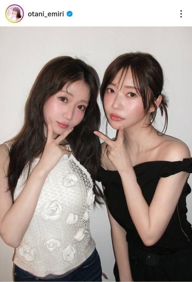 【写真】=LOVE・大谷映美里&指原莉乃、2人でギャルピースの仲良しオフショット