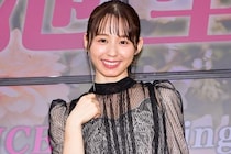 1st写真集から20年の小池里奈「こんなに長くグラビアをやるとは思っていなかった」　“トレカっぽくない”新作で新たな魅力