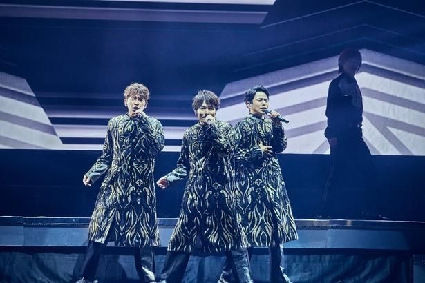 井ノ原快彦「懲りずに続けていきます」トニセンが少年隊らの名曲を歌い継ぎ、踊り継ぐ　ツアー東京公演リポート