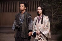 小栗旬“織田信長”による“地獄の相撲”で重臣が続々退場…迫り来る本能寺の予感に「フラグが…」と視聴者戦慄＜豊臣兄弟！＞