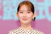 “透明感極まる美顔”が反則級…畑芽育、ネイビー系ニット姿に「綺麗すぎて時止まった」「かわい過ぎ」