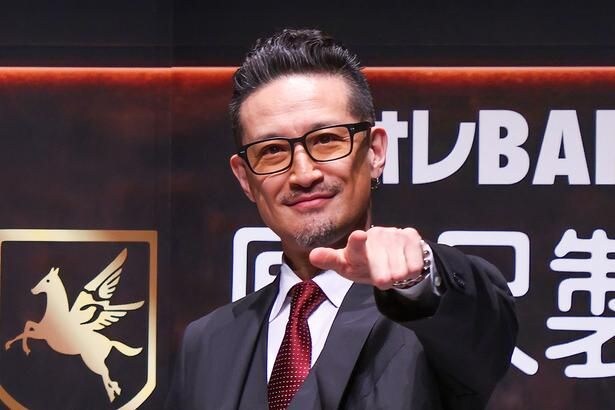 松岡昌宏、50歳手前で“念願の夢”かなう…アイドル時代に勉強した「幻のマイク裁き」をCMで昇華