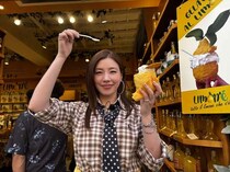 仲里依紗＆森香澄が「かわいい！」と大興奮　大人気のジェラートや絶品ティラミスを食べまくり＜ぐるナイ＞