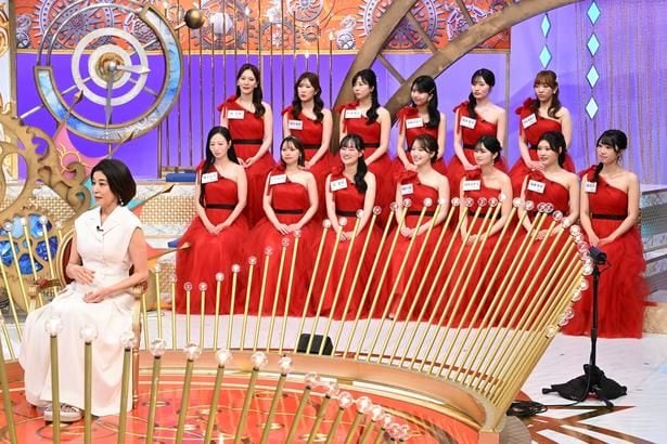 高嶋ちさ子と12⼈のヴァイオリニストがスタジオに勢ぞろい