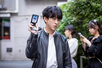 横山裕、ドラマ初回の“尖った登場シーン”にツッコミ「こんな刑事いたら、即クビやろな」＜今夜もシリアルキラーと待ち合わせ＞
