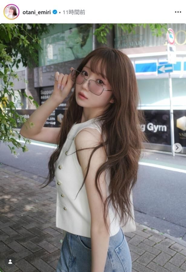 【写真】=LOVE・大谷映美里、ロングヘアをなびかせる振り向きショット