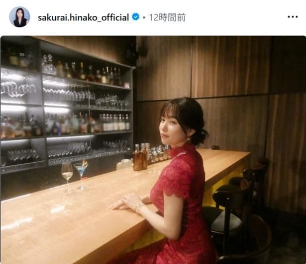 【写真】桜井日奈子、バーカウンターで佇む姿…ドラマ「コンサルタント―死を執筆する男―」のオフショット