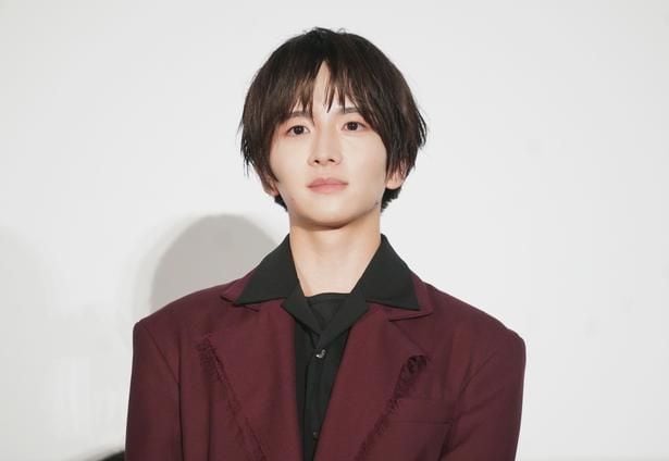 舞台あいさつに登壇した板垣李光人