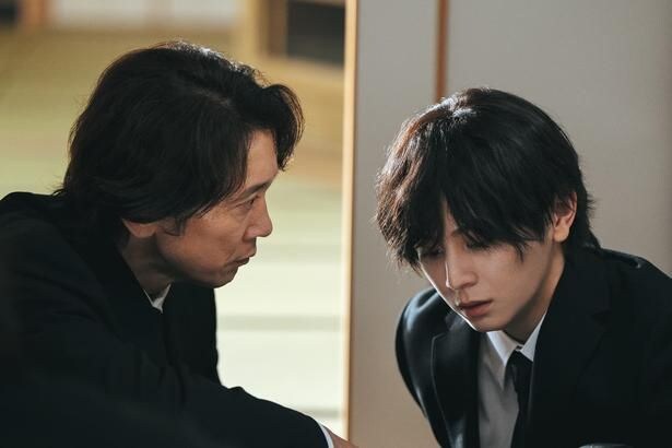 山田涼介“悠”は、堀田真由“紫陽”の葬式を止めにやって来る「彼女は生きている」＜一次元の挿し木＞