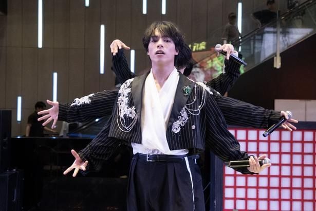 佐藤三兄弟 メジャーデビューシングル「DAISUKI」リリースイベントより