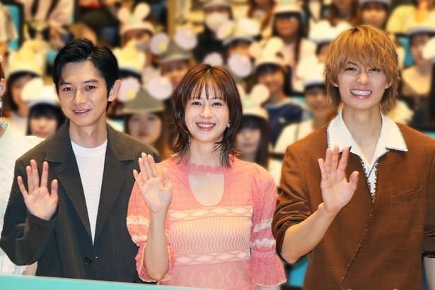火曜ドラマ「君の好きは無敵」制作発表会見に(左から)本郷奏多、松本若菜、佐野勇斗らが登壇した