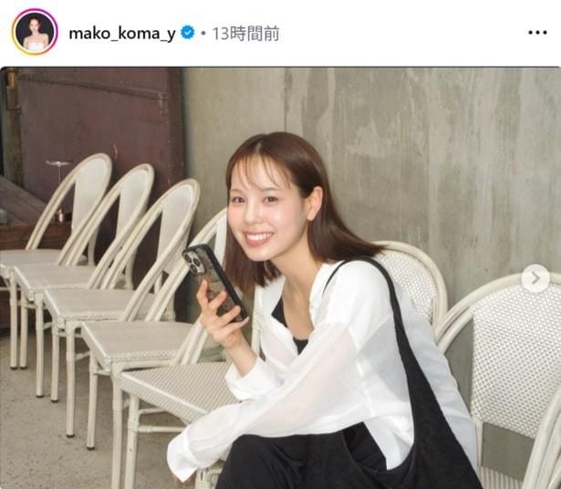 【写真】NiziU・MAKO、韓国・聖水で椅子に腰掛けた“オフ感”あるショット