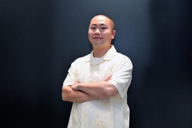 映画「死神バーバー」で　死神・クロダを演じた岡部大