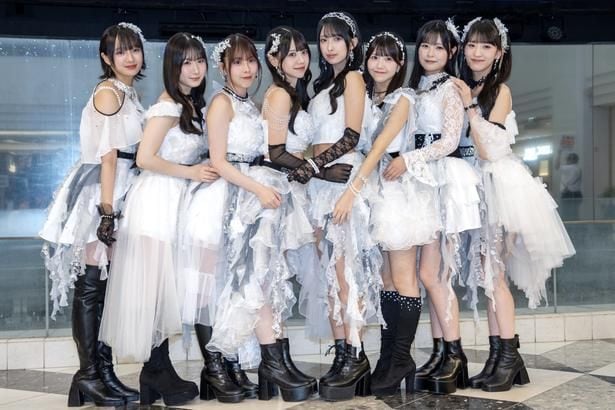 (左より)斉藤円香、広本瑠璃、西﨑美空、米村姫良々、北原もも、窪田七海、筒井澪心、中山夏月姫
