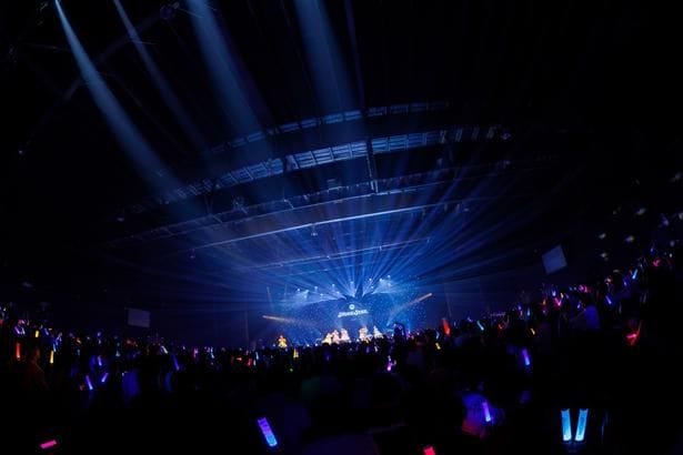 「MORE STAR 1stワンマンライブ『MILKY STAR』」より