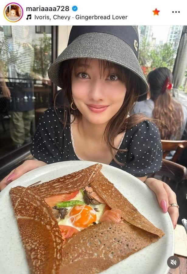 【写真】谷まりあ、バケットハット姿の美貌ショット