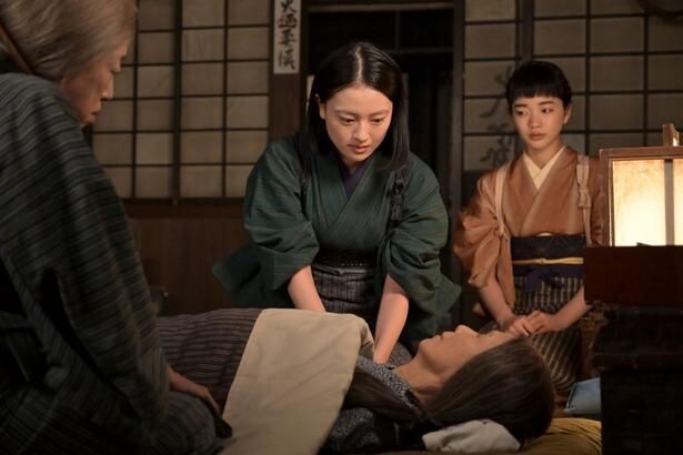 見上愛“りん”の体に異変が…上坂樹里“直美”が松金よね子“トヨ”を看取る展開に「涙が止まらない」の声<風、薫る>