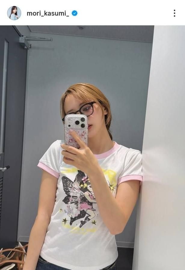 【写真】森香澄、Tシャツ姿がかわいい金髪ショット