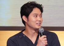磯村勇斗、劇中に登場するメモを書くメイキング動画公開…真剣な表情に「さすがプロ」＜クロスロード ～救命救急の約束～＞