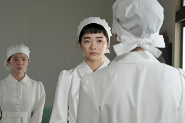 直美(上坂樹里)はりん(見上愛)に看護婦を辞めるよう告げる