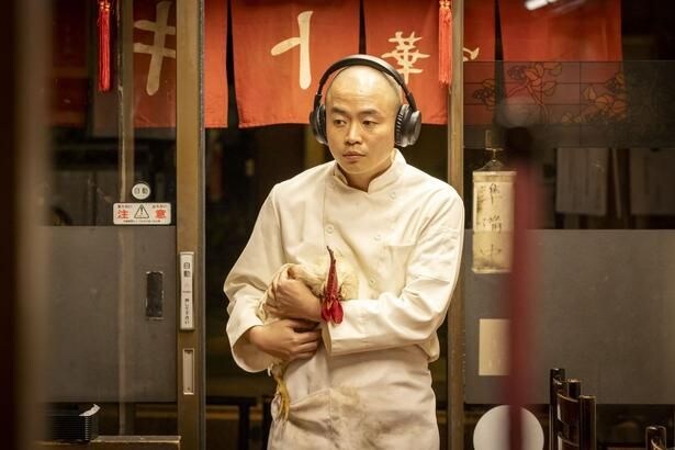 磯貝(横山裕)が通う中華料理店の店主(上田航平)