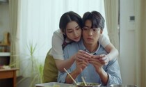 一線を越えてはいけない二人が餃子を包む…伊藤健太郎“レイ”の餃子を頬張る姿に「まじでうまいのが伝わる〜」の声＜一緒にごはんをたべるだけ＞
