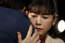 真木よう子“栗子”は子供時代に自分がいじめていた少年・宮澤佑“直哉”と再会…そして、直哉から長年胸に秘めていた思いを聞く＜ストレンジ＞