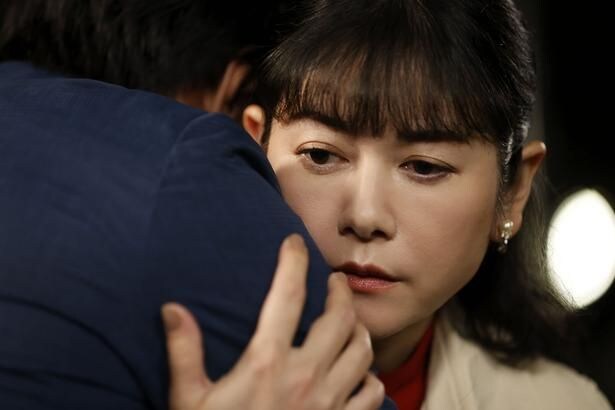 真木よう子“栗子”は子供時代に自分がいじめていた少年・宮澤佑“直哉”と再会…そして、直哉から長年胸に秘めていた思いを聞く＜ストレンジ＞