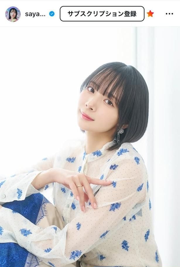 【写真】“透け感”あるブルーと白のワンピ…岡田紗佳、色白美顔フォト