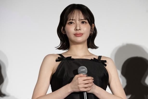 主演映画「だぁれかさんとアソぼ？」の完成披露舞台あいさつに登壇した鎮西寿々歌