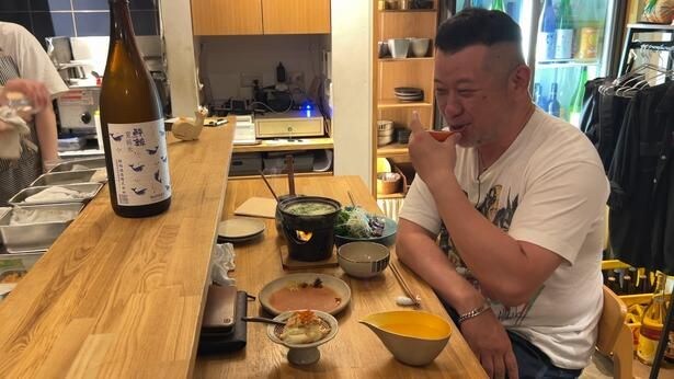 ケンドーコバヤシ「最高や」大阪名物“ハリハリ鍋”にうなる＜ケンコバのほろ酔いビジホ泊 全国版＞