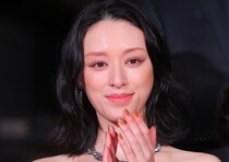 栗山千明、クラーク博士像前で記念撮影　北海道ならではのオフショットに「なまらめんこい」の声＜晩酌の流儀５ 〜夏編〜＞