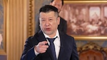 ケンコバ、腕っぷしNo.1の人気キャバ嬢・りなとアームレスリング対決　「今まで腕相撲した女性の中で1番強かった」＜キャベリバ内閣＞