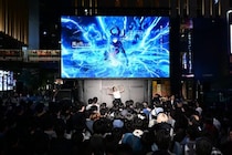 ＜魔法使いの夜＞「スーパーメガヒットしますように！」公開日発表イベントが開催、七夕の夜に戸松遥が短冊をしたためる
