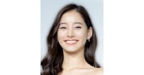 新木優子、ナイトプールオフショ公開…美スタイル姿に「流石に美しすぎ…」「マーメイドやん」などファン歓喜の声