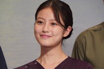 今田美桜＆寛一郎の“同級生コンビ”、満面の笑みのツーショットに「身長差がたまらない」の声＜クロスロード＞