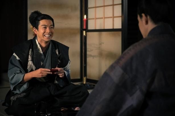 秀長(仲野太賀)は織田信長(小栗旬)に語りかける