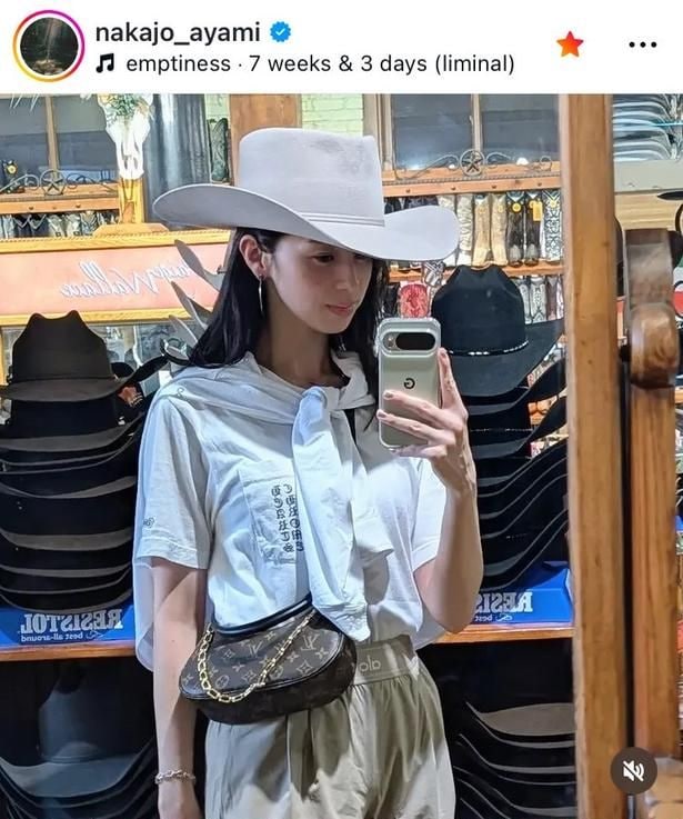 【写真】中条あやみ、白T×ワイドパンツ姿で穏やかな眼差し