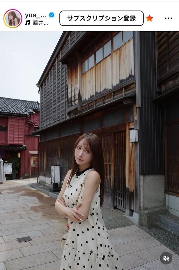 【写真】三上悠亜、“美肩×二の腕”眩しい水玉ワンピ姿