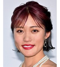 “透け感”ある衣装が指先まで彩る…王林、澄んだ横向き美顔姿に「色っぽい」「クレオパトラの夢」と反響