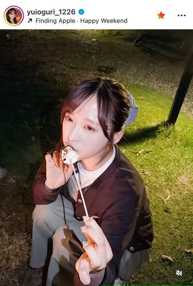 【写真】焼きマシュマロに“かぶりつく”姿でキュートさ炸裂…AKB48・小栗有以、色白美顔姿