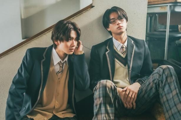 井内悠陽“翔太”＆阿久根温世“陽”、対照的な2人がひかれ合う“肩ズン”の尊さ　「コントラスト」第1＆2話