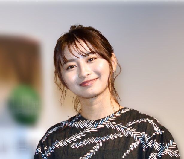 “美肩×二の腕”輝くチェック柄ワンピ…ロン・モンロウ、ノースリーブ姿に「何でこんなにかわいいの」