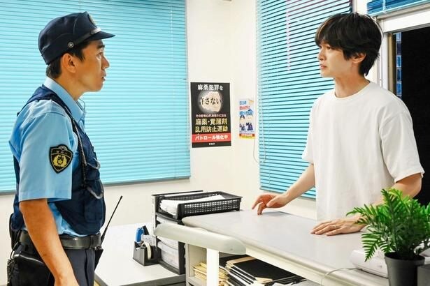 正樹(玉森裕太)は派出所で奇妙な現状を訴える…