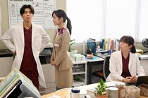 松島聡“永坂”、同級生の紺野彩夏“奈央”と病院で再会し動揺する＜ファーストクライ 母子救命救急班＞