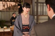 ＜明日の風、薫る＞順番を守らない大地主に注意する見上愛“りん”　そこへ井上祐貴“記者・横沢”がやってくる