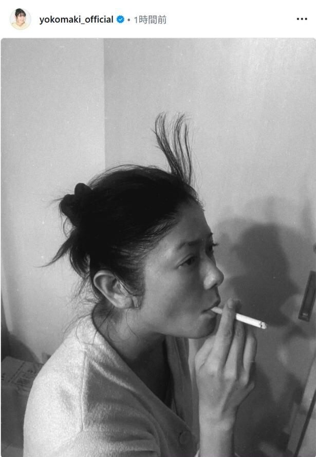 【写真】真木よう子、たばこをくわえたモノクロショット