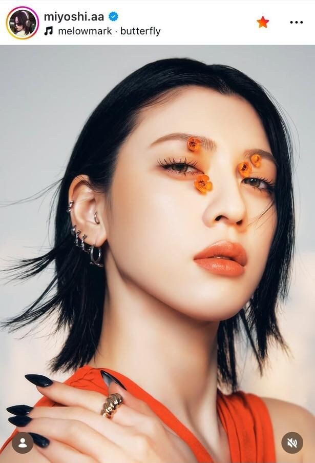 【写真】三吉彩花、鋭さを帯びた“目ヂカラ強い”アートなビジュアル