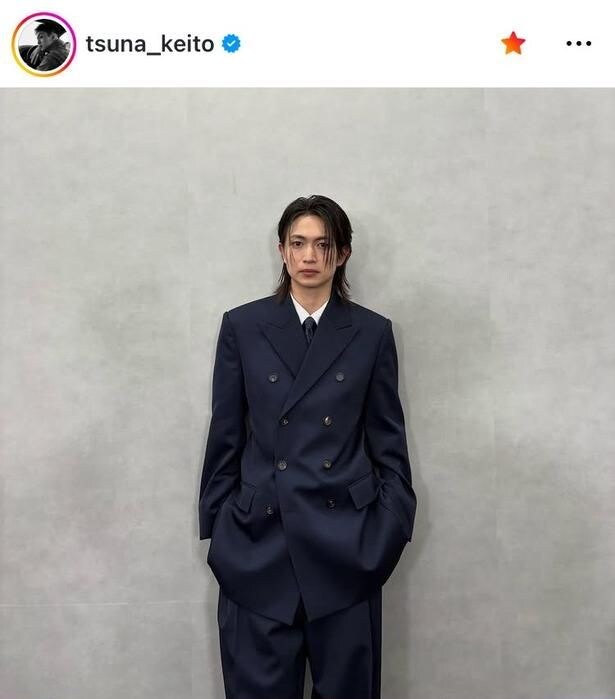 【写真】綱啓永、真剣な表情で長髪姿