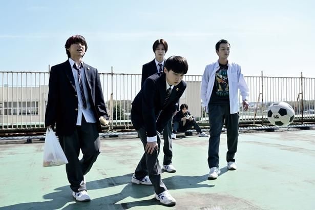 三井(加藤清史郎)はスピナーベイトメンバーから暴行を受けるようになる
